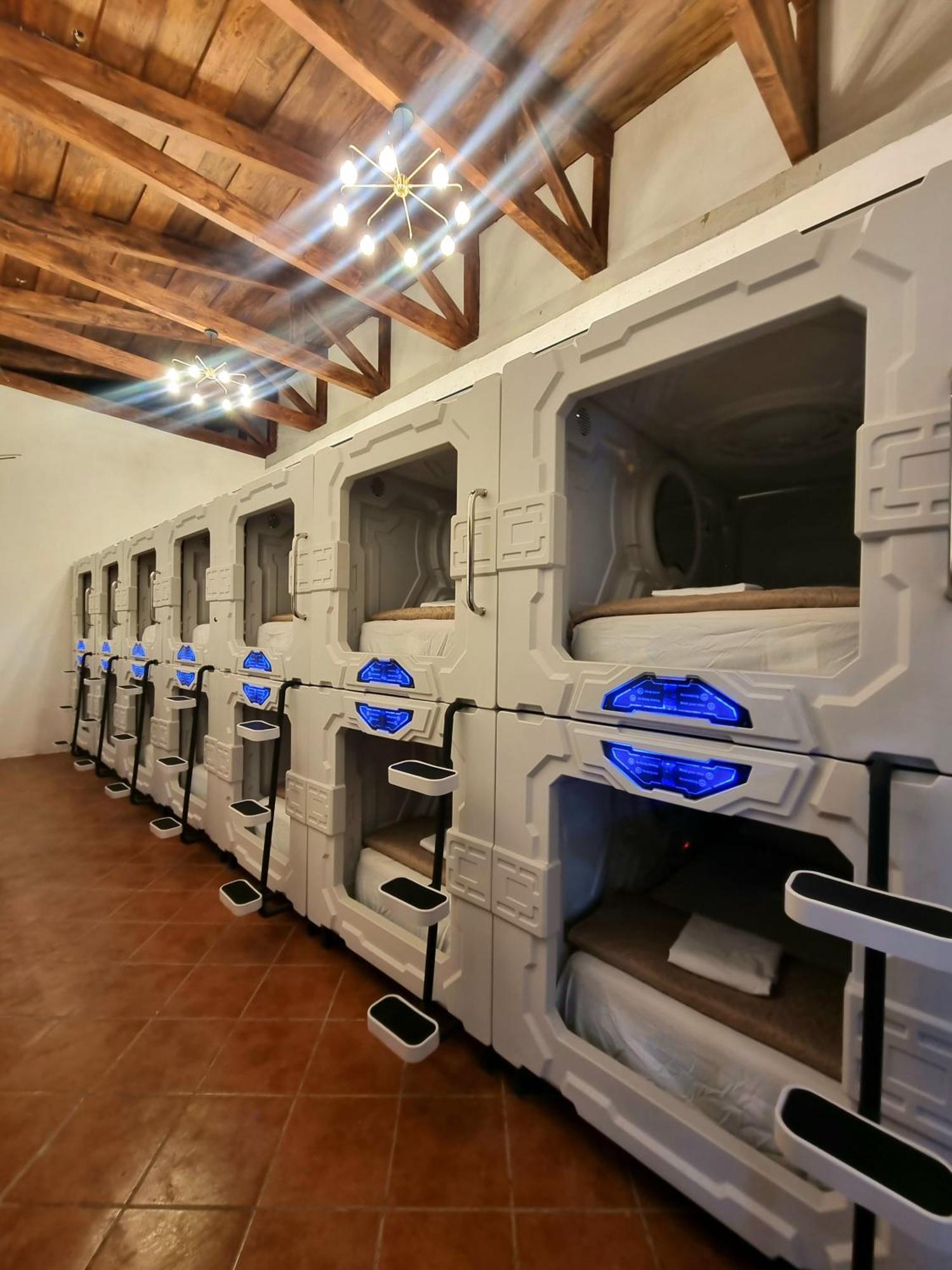 Central Hostel San Sebastian Antigua Exteriör bild